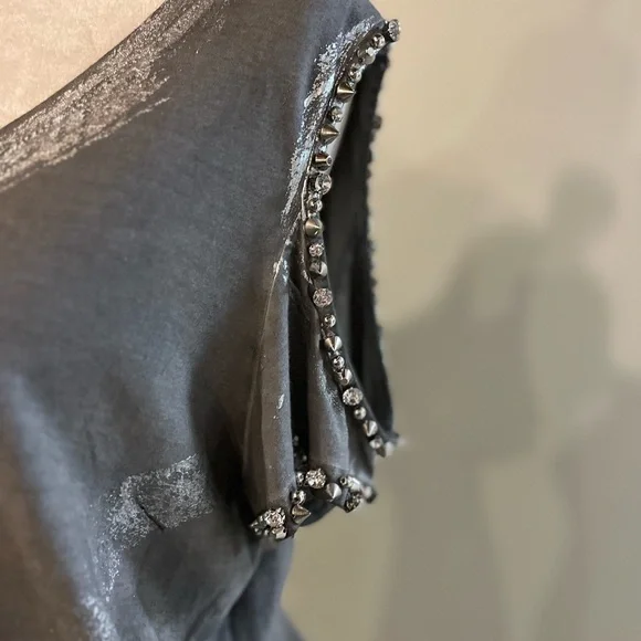Stylish Gray Cold Shoulder Embellished Sleeve Top Size Large - Picture 4 of 12